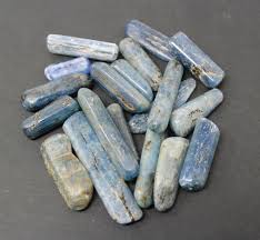 Tumble stone: Blue Kyanite